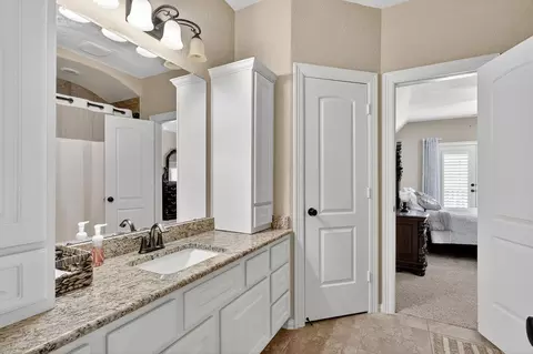 Bath - 25803 Heritage Maple Dr, Spring, TX 77389 photo 2 of 9