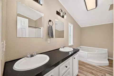 Bath - 16396 Red Tail Hawk Ct, Conroe, TX 77302 photo 1 of 6