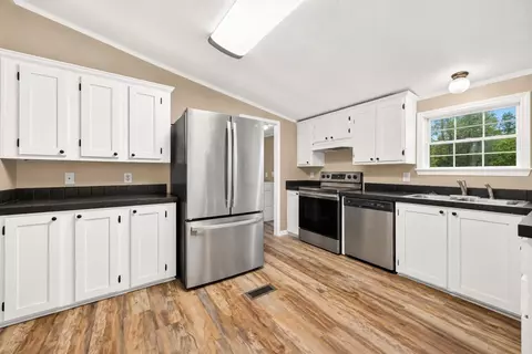 Kitchen - 16396 Red Tail Hawk Ct, Conroe, TX 77302 photo 1 of 2