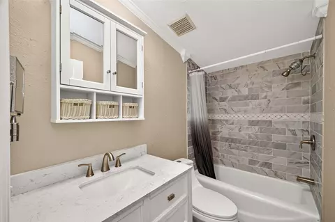 Bath - 16396 Red Tail Hawk Ct, Conroe, TX 77302 photo 5 of 6