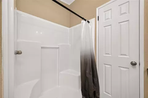 Bath - 16396 Red Tail Hawk Ct, Conroe, TX 77302 photo 4 of 6