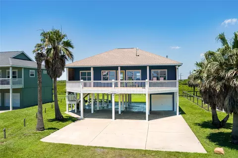 3233 Castle Dr, Crystal Beach, TX 77650