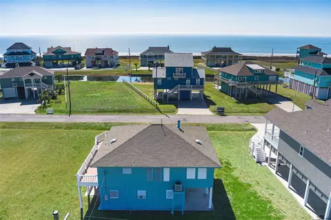 3225 Sea Castle Dr, Crystal Beach, TX 77650