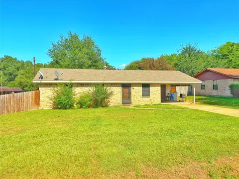 108 N Dogwood St, Crockett, TX 75835