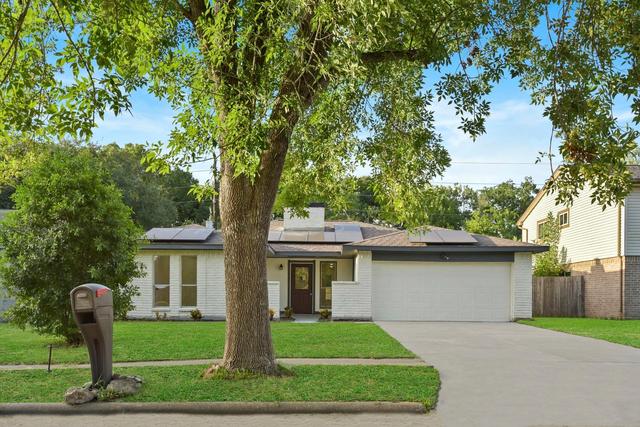 2322 Aprilmont Dr, Sugar Land, TX 77498