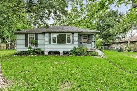 2404 Pearland Ave, Pearland, TX 77581
