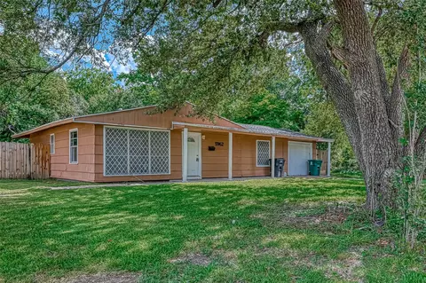 5962 Willow Glen Dr, Houston, TX 77033