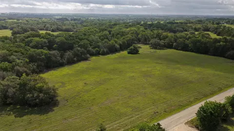 3 Baranowski Rd, Brenham, TX 77833
