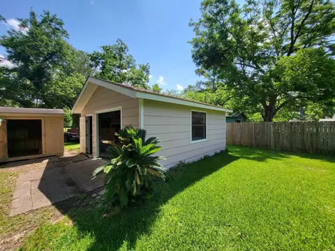 Exterior - 706 Maple St, Sweeny, TX 77480 photo 10 of 13