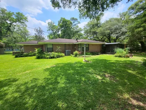 Exterior - 706 Maple St, Sweeny, TX 77480 photo 7 of 13