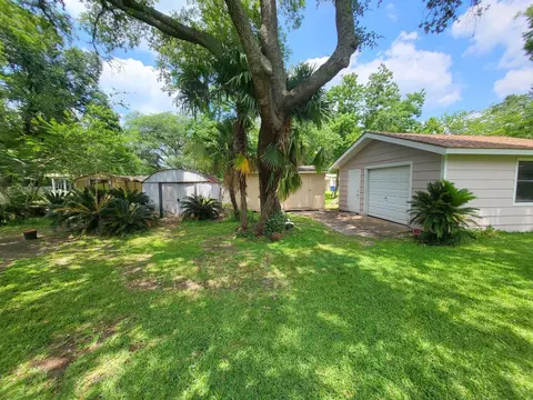 Exterior - 706 Maple St, Sweeny, TX 77480 photo 9 of 13