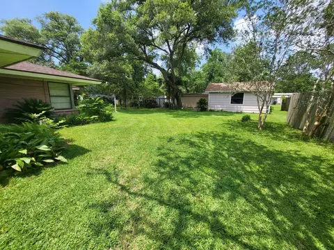 Exterior - 706 Maple St, Sweeny, TX 77480 photo 8 of 13