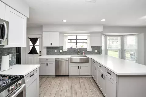 Kitchen - 6603 Coldstream Dr, Pasadena, TX 77505 photo 4 of 7