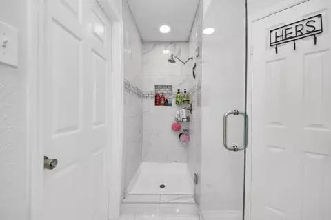 Bath - 6603 Coldstream Dr, Pasadena, TX 77505 photo 5 of 7