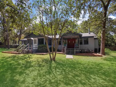 225 Oak Forest Dr N, Crockett, TX 75835
