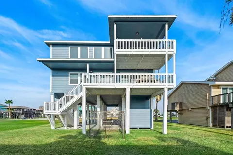 22901 Buena St, Galveston, TX 77554