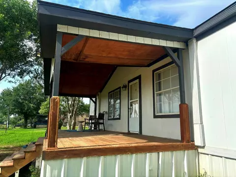 Exterior - 560 S View St, Lytle, TX 78052 photo 5 of 7