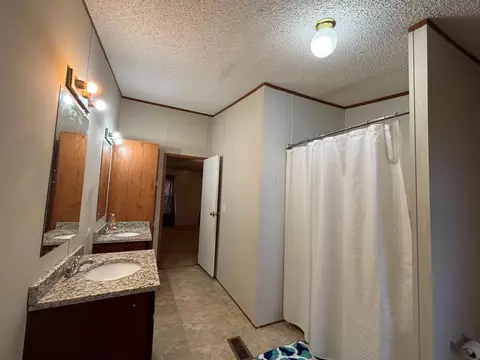 Bath - 560 S View St, Lytle, TX 78052 photo 2 of 3