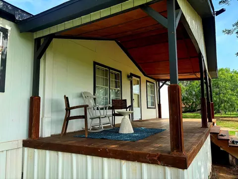 Exterior - 560 S View St, Lytle, TX 78052 photo 3 of 7