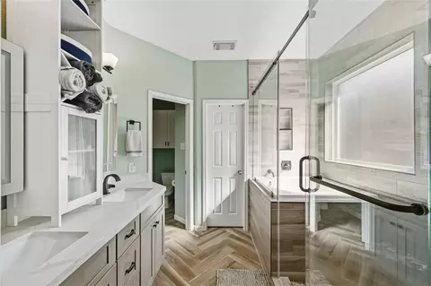 Bath - 7043 Windy Run Ct, Spring, TX 77379 photo 2 of 7