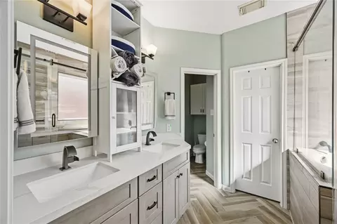 Bath - 7043 Windy Run Ct, Spring, TX 77379 photo 3 of 7