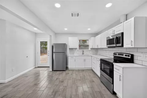 715 Nell St, Pasadena, TX 77506