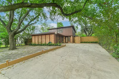 3111 Rockyridge Dr, Houston, TX 77063