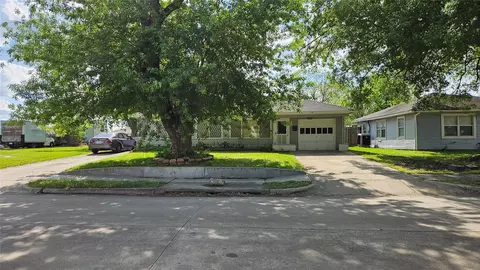 940 Coleman Ave, Pasadena, TX 77506