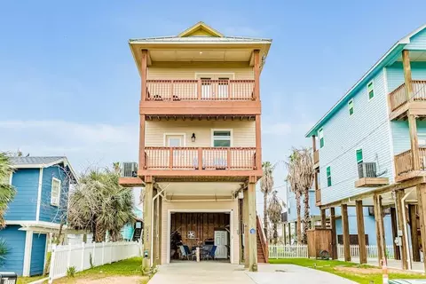 11221 Schwartz Dr, Galveston, TX 77554