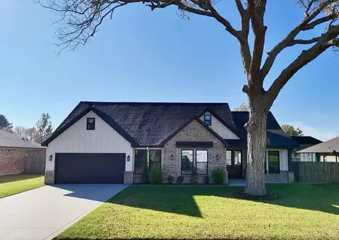 443 Wellshire Dr, West Columbia, TX 77486