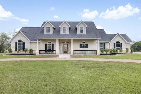 840 E Glenn St, Bellville, TX 77418