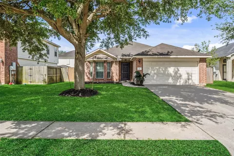 305 S Golden Oak Dr, Texas City, TX 77591