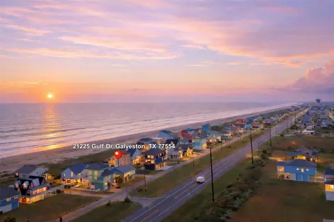 21225 Gulf Dr, Galveston, TX 77554