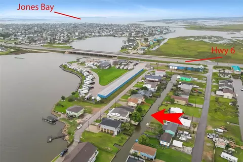 7030 Terrasso Dr, Hitchcock, TX 77563