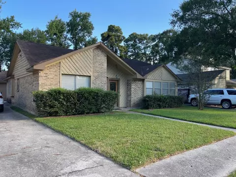 Exterior - 2426 Summer Spring Dr, Spring, TX 77373 photo 4 of 6