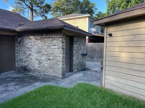 Exterior - 2426 Summer Spring Dr, Spring, TX 77373 photo 5 of 6