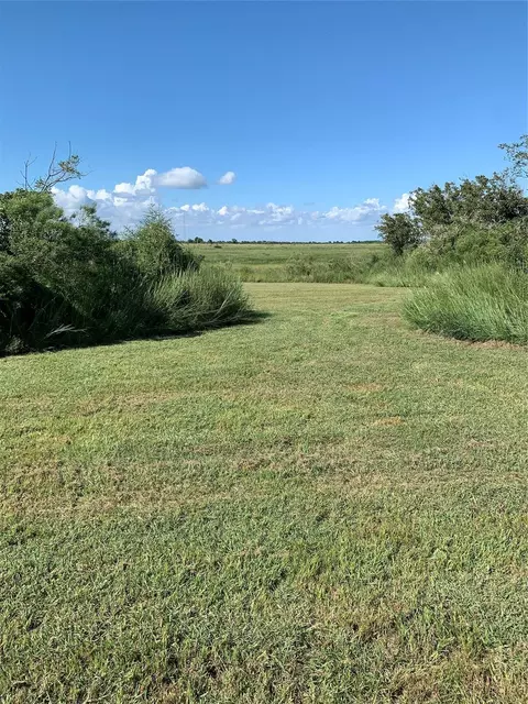 2829 Marlin Dr, Palacios, TX 77465
