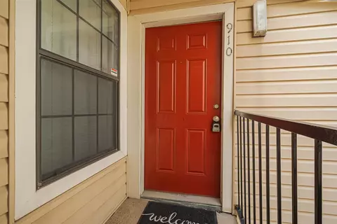 2750 Holly Hall St #910, Houston, TX 77054