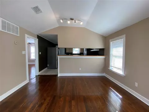 Living - 1110 E 27th St, Houston, TX 77009 photo 4 of 7