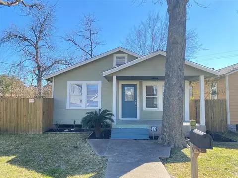 Exterior - 1110 E 27th St, Houston, TX 77009 photo 3 of 9