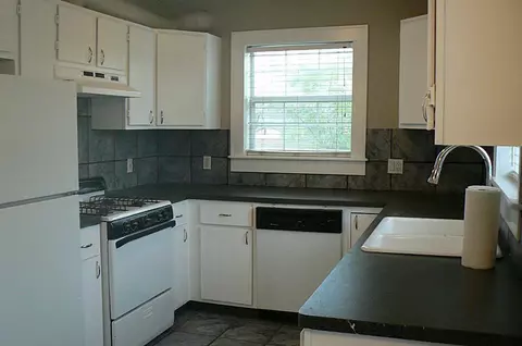 Kitchen - 1110 E 27th St, Houston, TX 77009 photo 7 of 7
