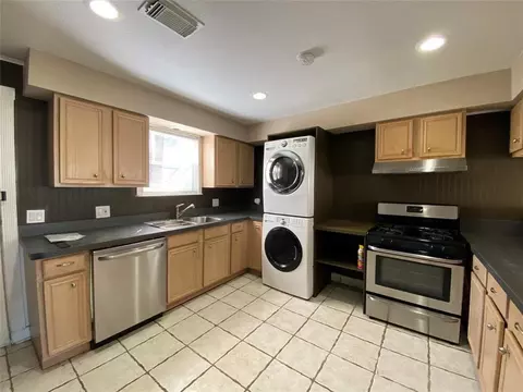 Kitchen - 1110 E 27th St, Houston, TX 77009 photo 2 of 7