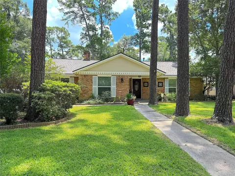 1402 Trailwood Village Dr, Kingwood, TX 77339