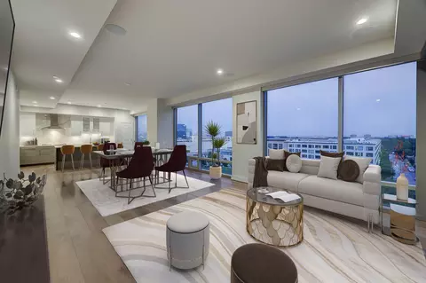 2047 Westcreek Ln #807, Houston, TX 77027