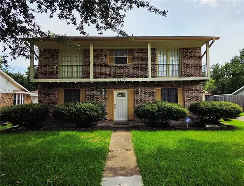12235 Alston Dr, Meadows Place, TX 77477