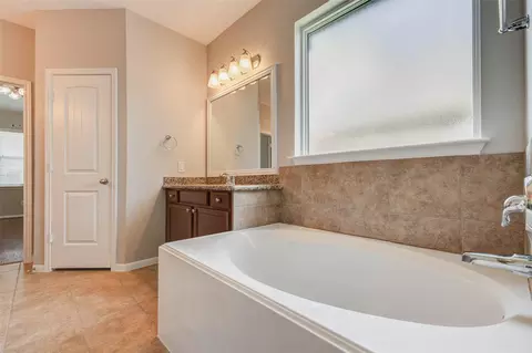 Bath - 434 Carson Ridge Dr, Spring, TX 77386 photo 3 of 4