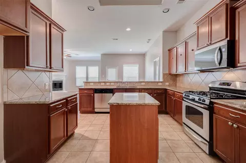 Kitchen - 434 Carson Ridge Dr, Spring, TX 77386 photo 3 of 3