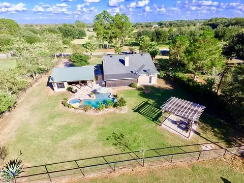 6710 S Mallard Dr, Fulshear, TX 77441