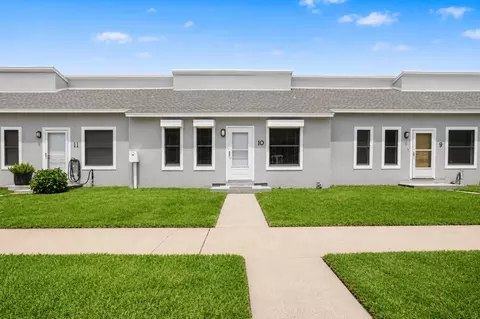 3700 83rd St #10, Galveston, TX 77554