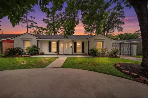 10011 Westview Dr, Houston, TX 77055